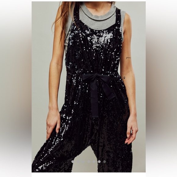 🔥🔥WOW 🤯 NWT Free People sequin Jumpsuit in black🔥🔥 - Picture 2 of 8